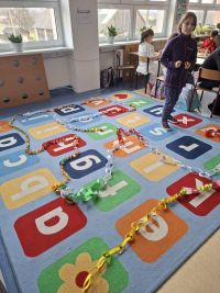 Konkursu na najdłuższy łańcuch choinkowy