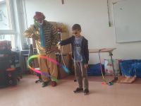 Klown Walduś bawi i uczy