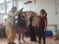 Klown Walduś bawi i uczy