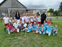 Drużyny dziewcząt i chłopców z opiekunami