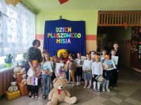 Dzieci podczas akademii