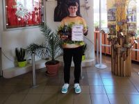 Szymon z nagrodą i dyplomem