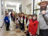 Członkowie zespołu w strojach ludowych