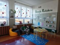Uczniowie w strefie relaksu